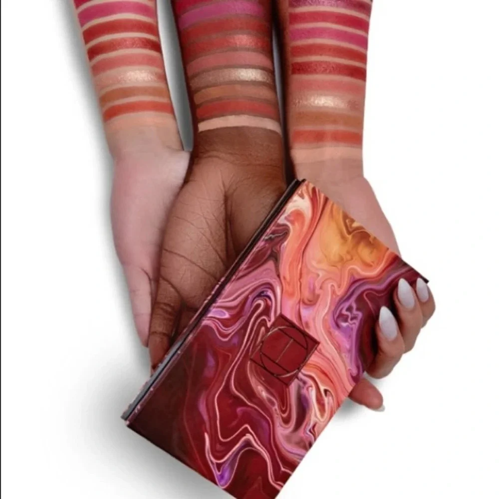 HIPDOT Zion Eyeshadow Palette –‎ New in Box – Bold Reds, Purples, Oranges – NIB